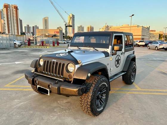 JEEP WRANGLER 3.8 SPORT 4X4 TETO RIGIDO V6 12V GASOLINA 2P AUTOMÁTICO